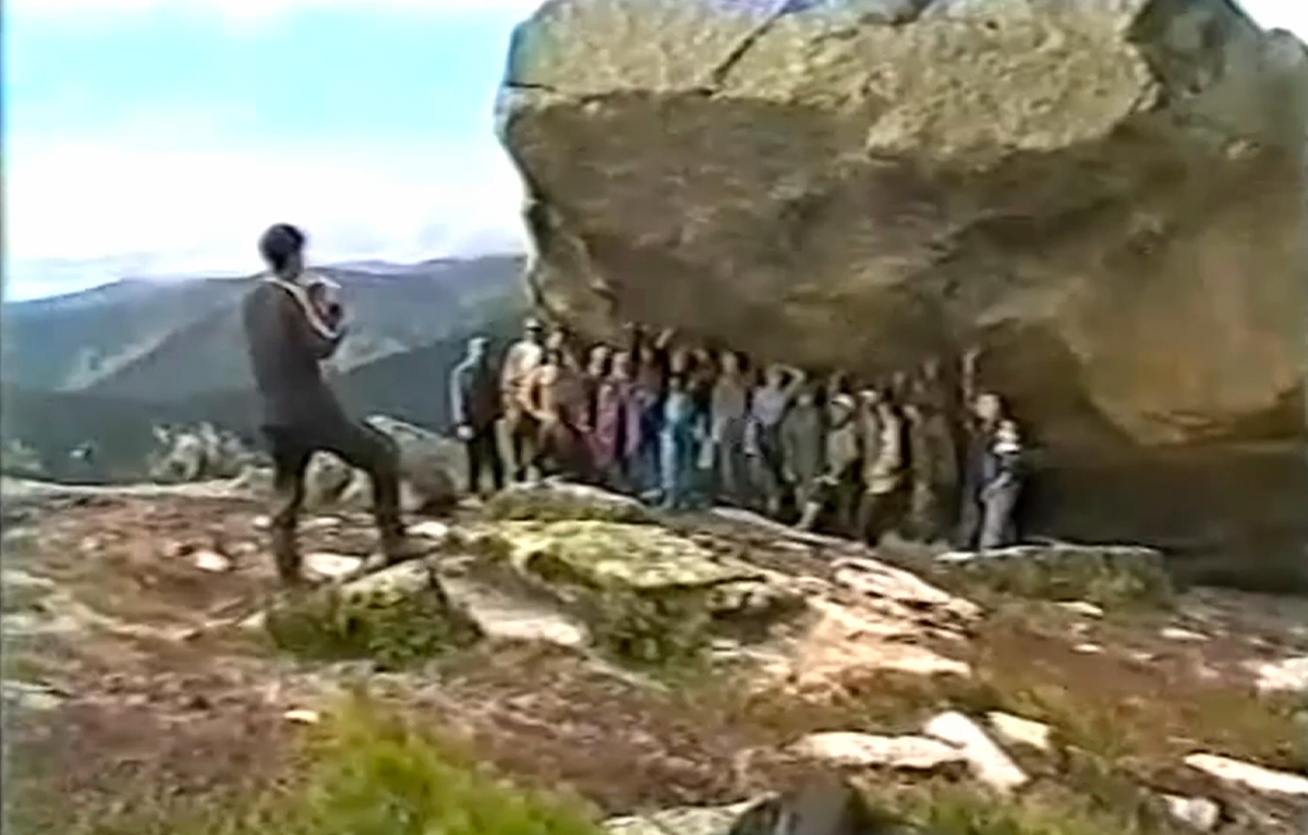 The hanging stone